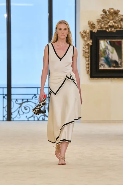 Look 7